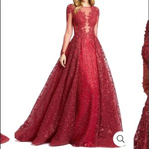 BRAND NEW MAC DUGGAL SIZE 8 OVERSKIRT